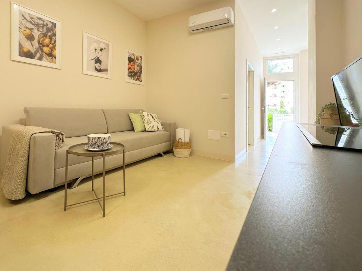 13 Eur For Monthly Stay - Home By The Sea - Hbs Golem  Exterior photo
